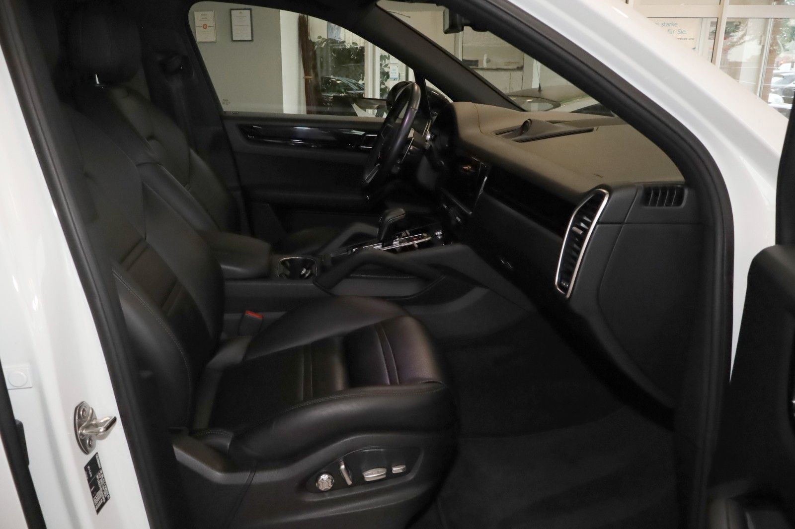 Fahrzeugabbildung Porsche Cayenne V6 Luftfederung, Panorama, ACC, Keyless