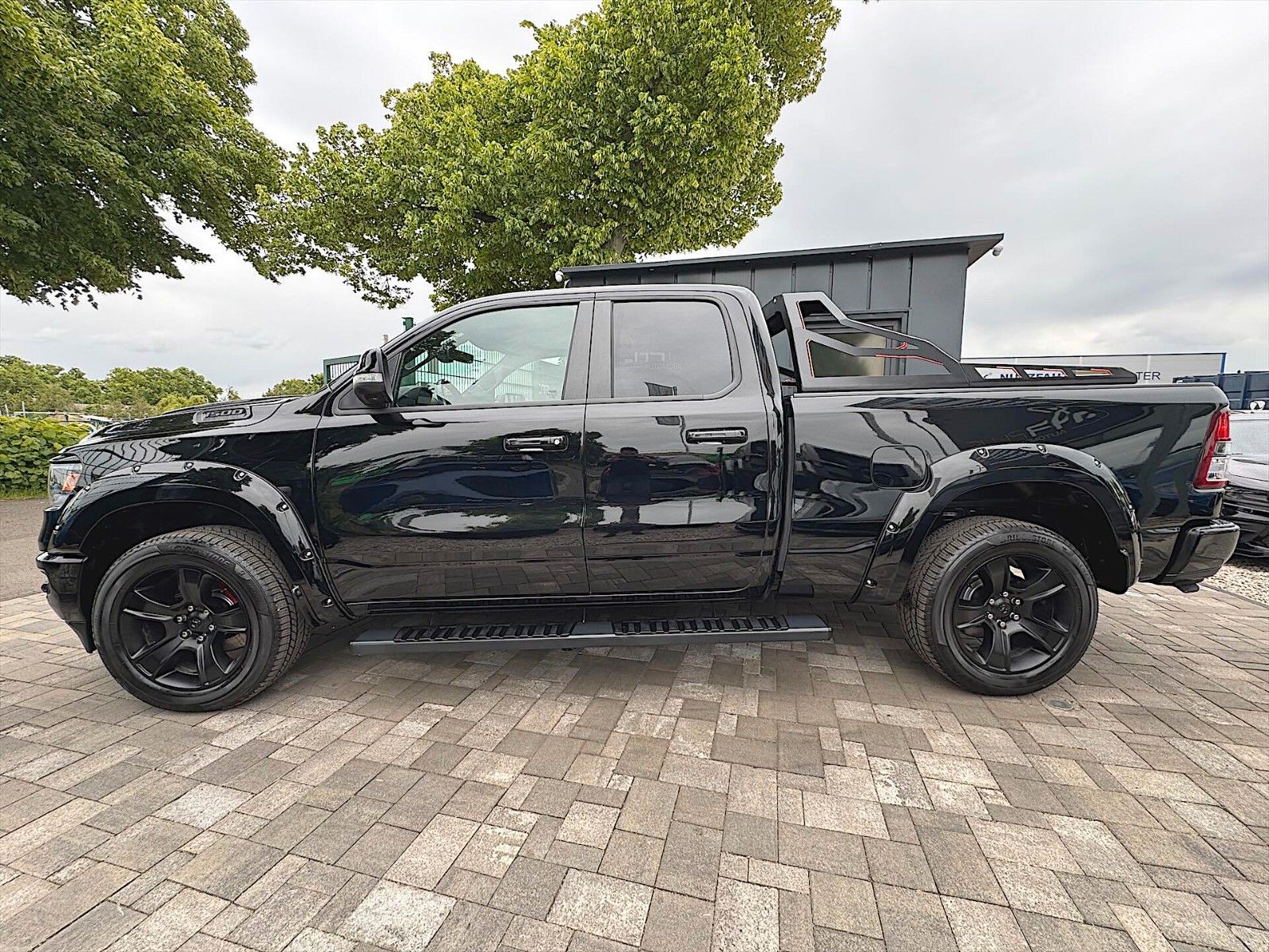 Fahrzeugabbildung Dodge RAM 5.7 V8 HEMI SPORT NIGHT Offroad 4x4 LED