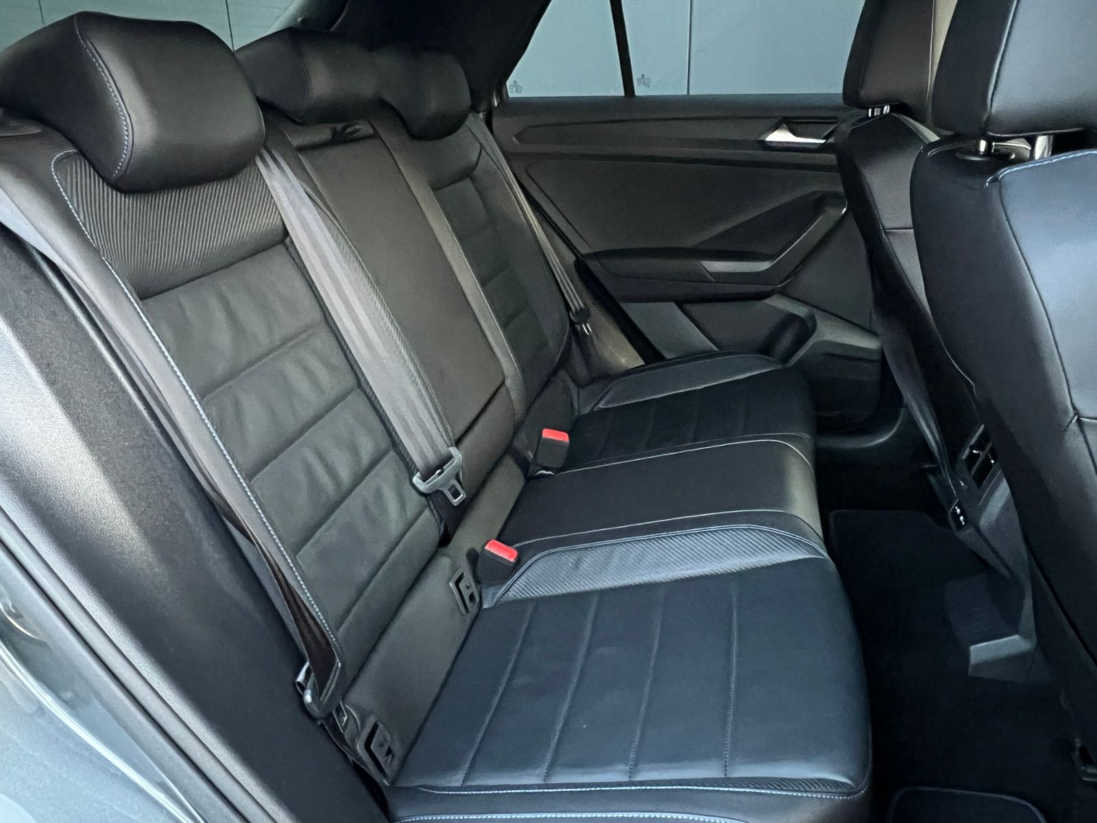 Fahrzeugabbildung Volkswagen T-Roc R 2.0 TSI DSG 4MOTION*AHK,Leder,Navi,Rückf