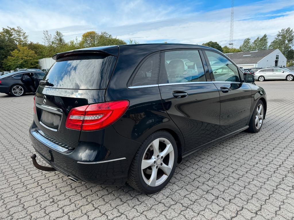Mercedes-Benz B 220