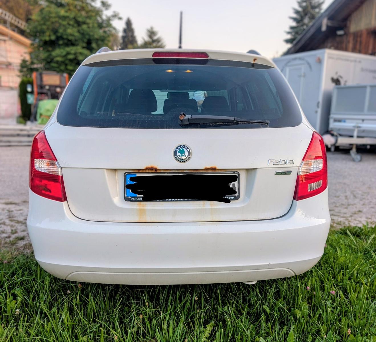 Skoda Fabia 2012 — rear view