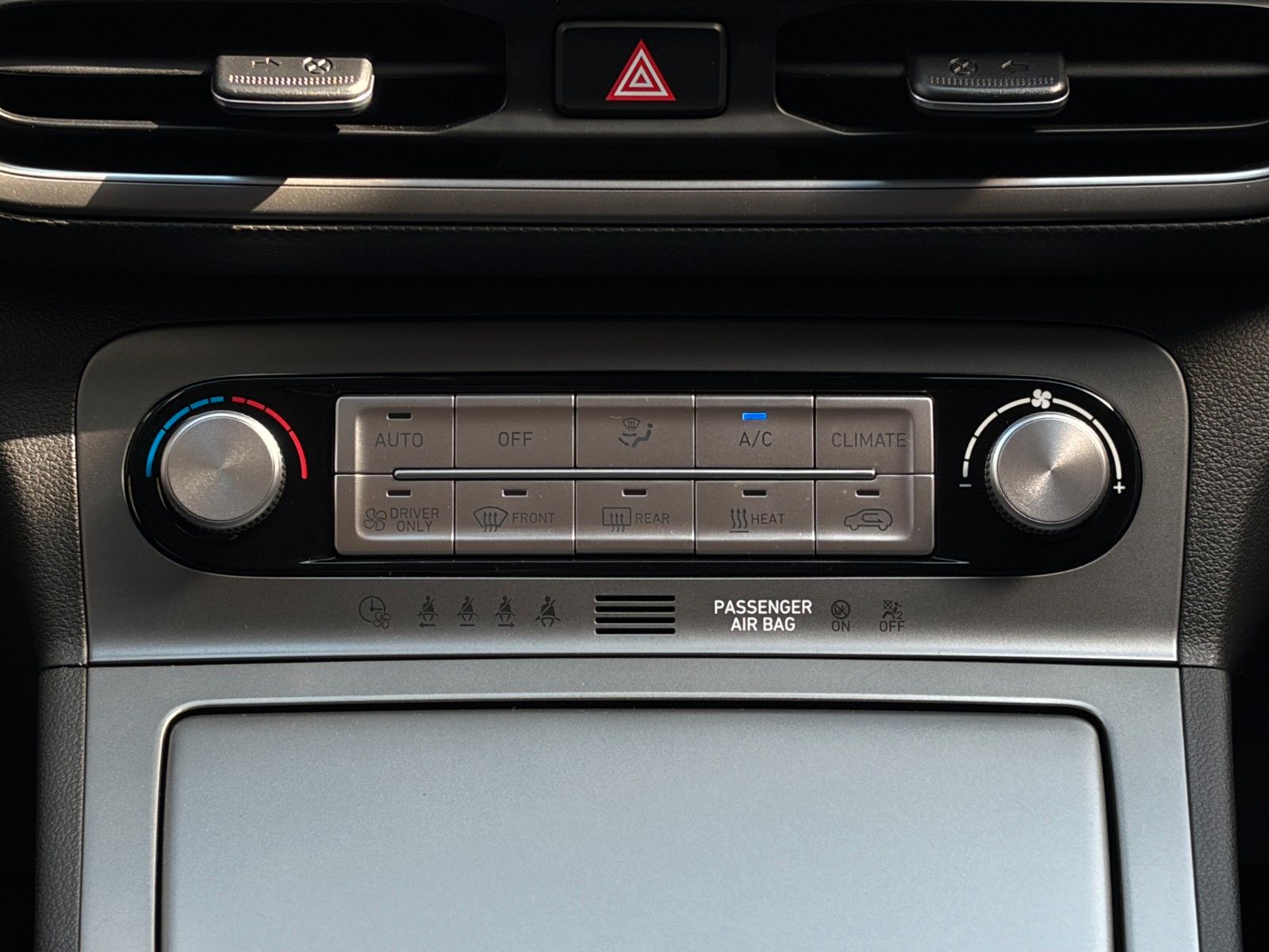 Fahrzeugabbildung Hyundai KONA E Trend NAV LHZ LKA LFA ACC KRELL CarPlay