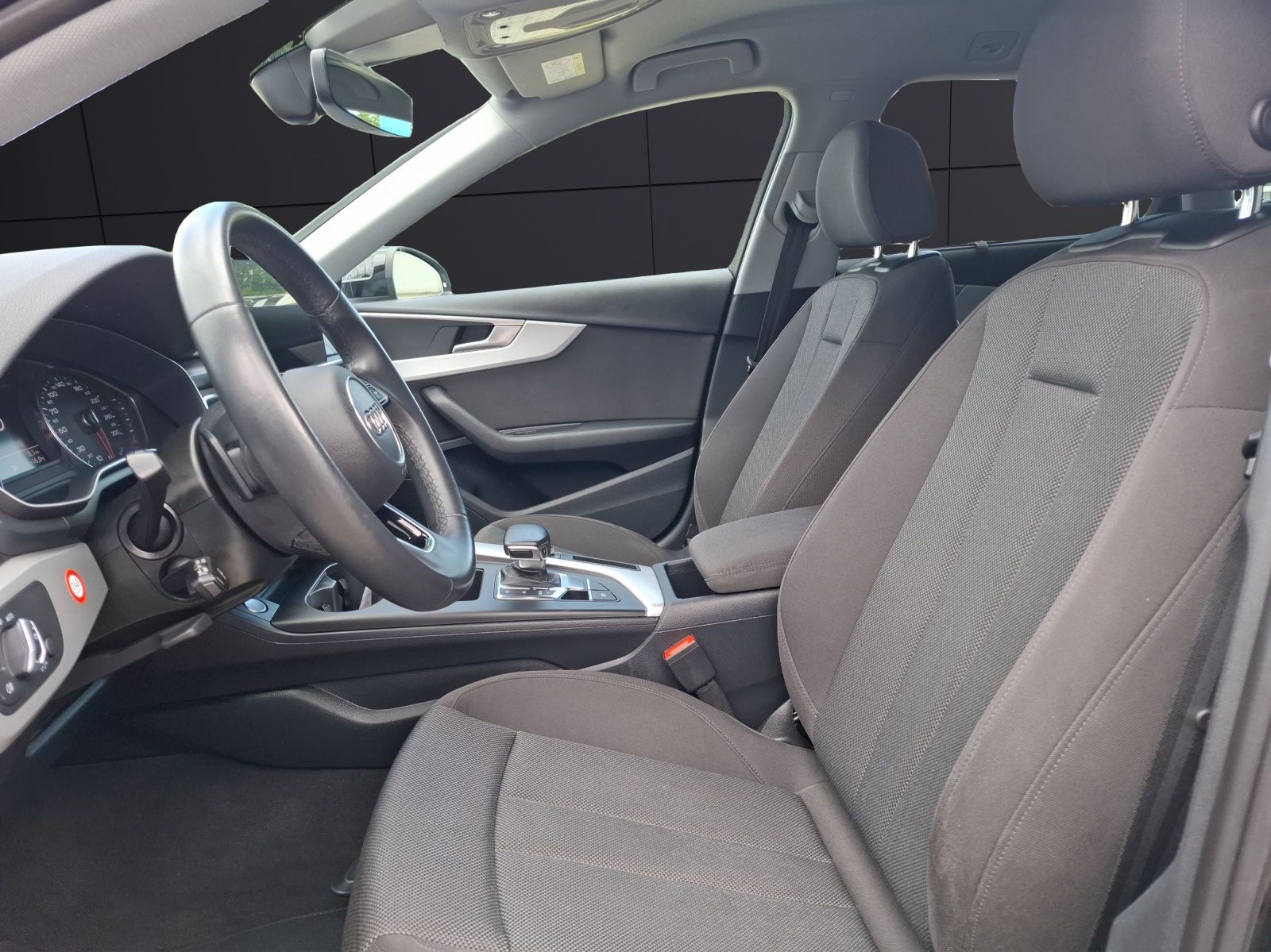 Fahrzeugabbildung Audi A4 Avant 35 TFSI S-tronic Navi GRA PDC SH LM