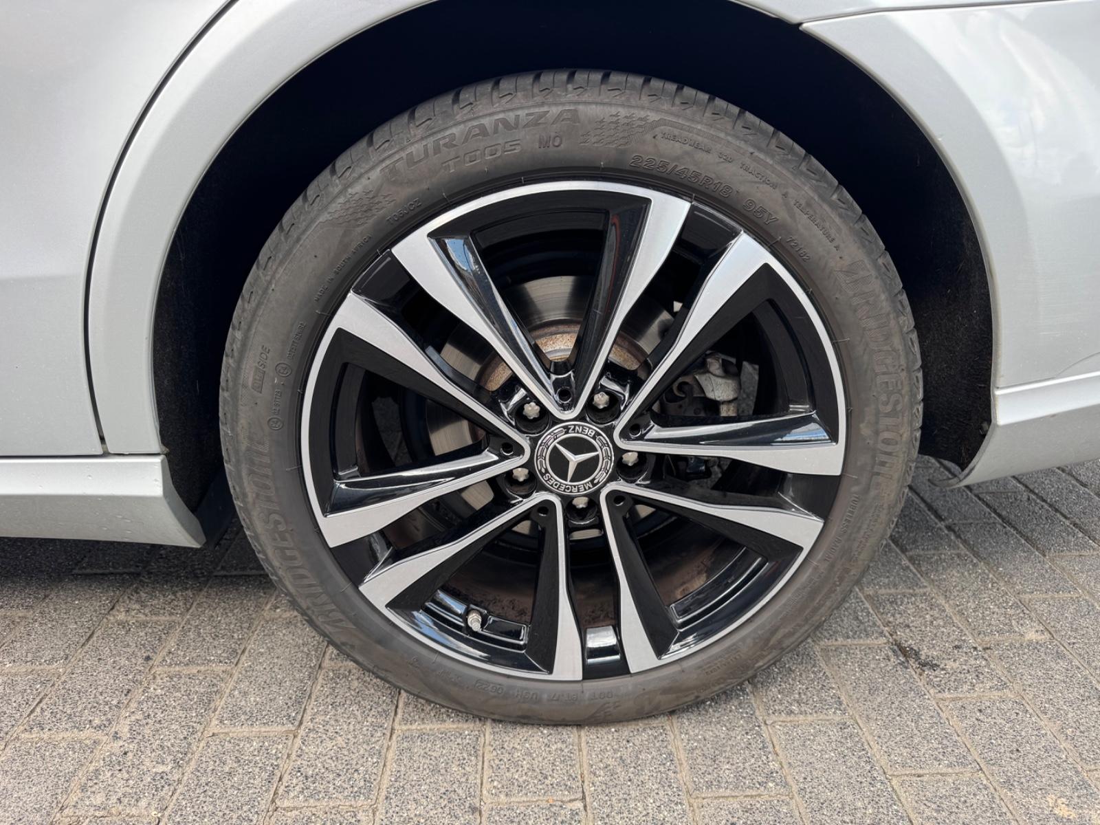 Mercedes-Benz E 220 CDI Limousine Klima Navi LED Euro 5