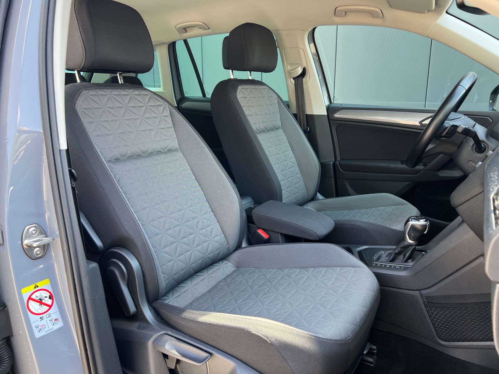 Fahrzeugabbildung Volkswagen Tiguan LIFE 1.5 TSI DSG *LED, ACC, Kamera,17"-LM