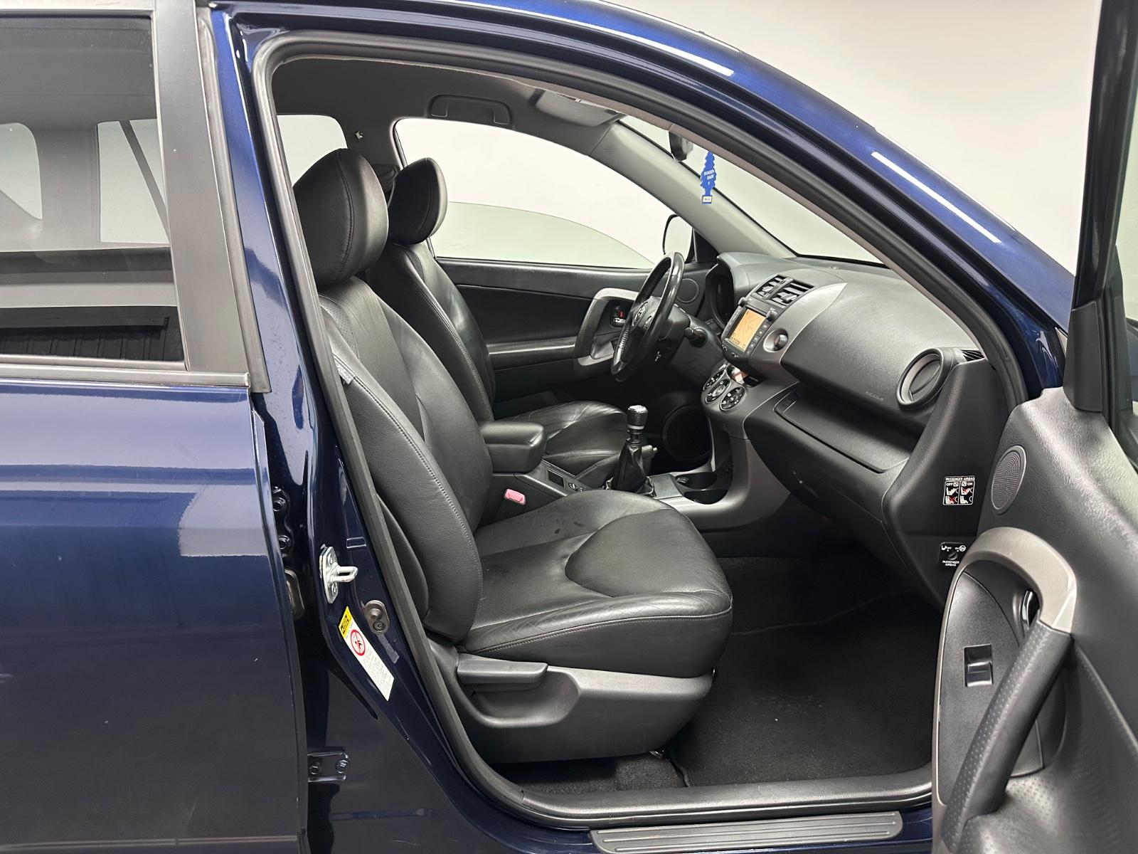 Toyota RAV4 Executive 2.2 D-CAT 177 ch 4x4 • Cuir • GPS • Caméra • Attelage