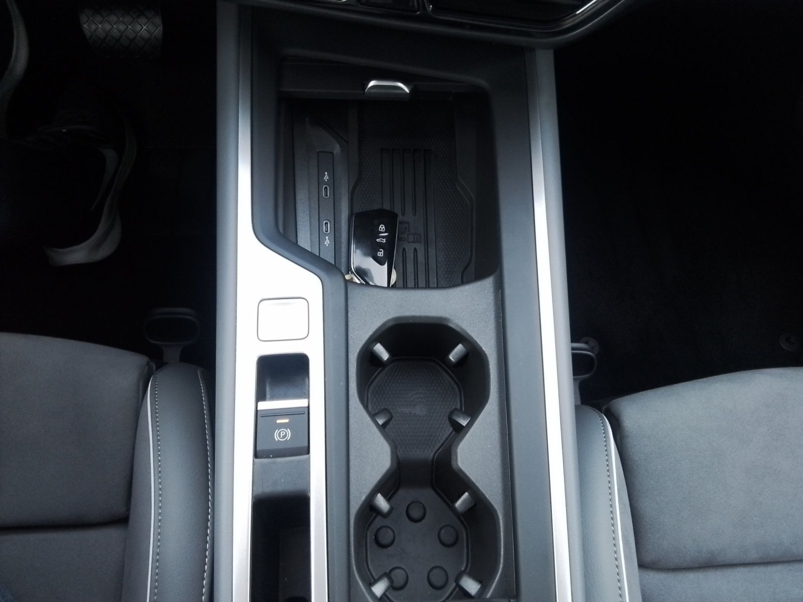 Fahrzeugabbildung Volkswagen Passat TDI DSG Business LED ACC AHK NAVI TRAILER