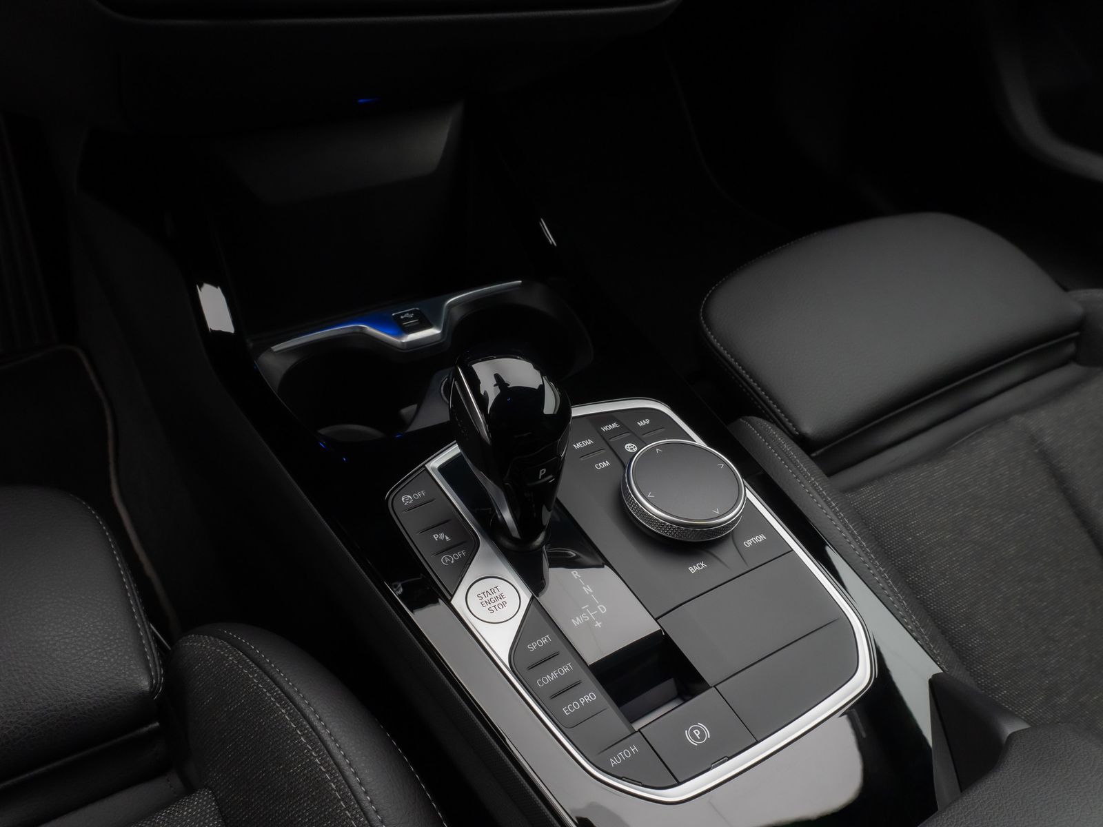 Fahrzeugabbildung BMW 218i Gran Coupé SportLine DAB PDC DrivAssist LED