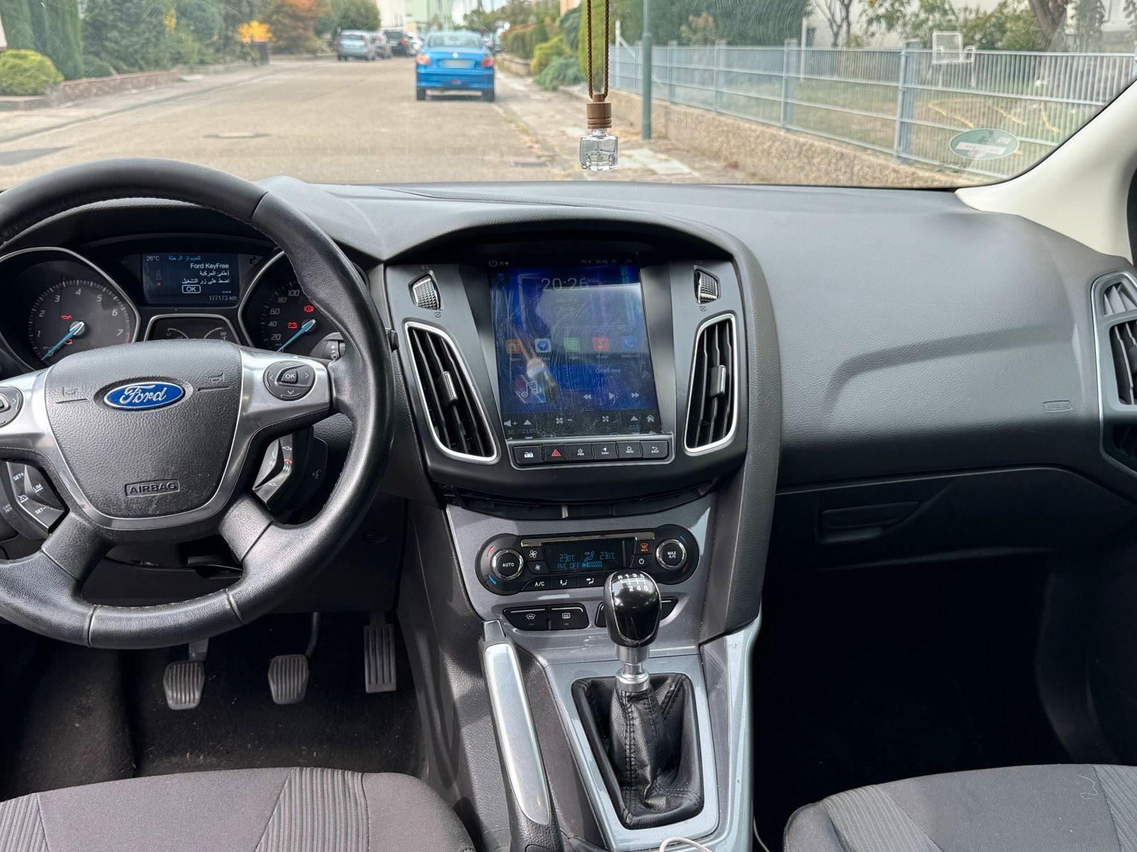 Ford Focus 2011 — photo 6