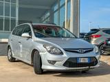 Hyundai i30 CW 1.4 Comfort - Hyundai i30 aus 2011 mit Benzin-Antrieb: Kombi