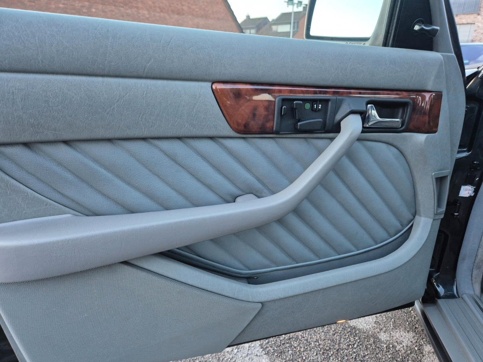 Fahrzeugabbildung Mercedes-Benz 560 SEL/Deutsch/Coupé Sitzanlage/Bestzustand