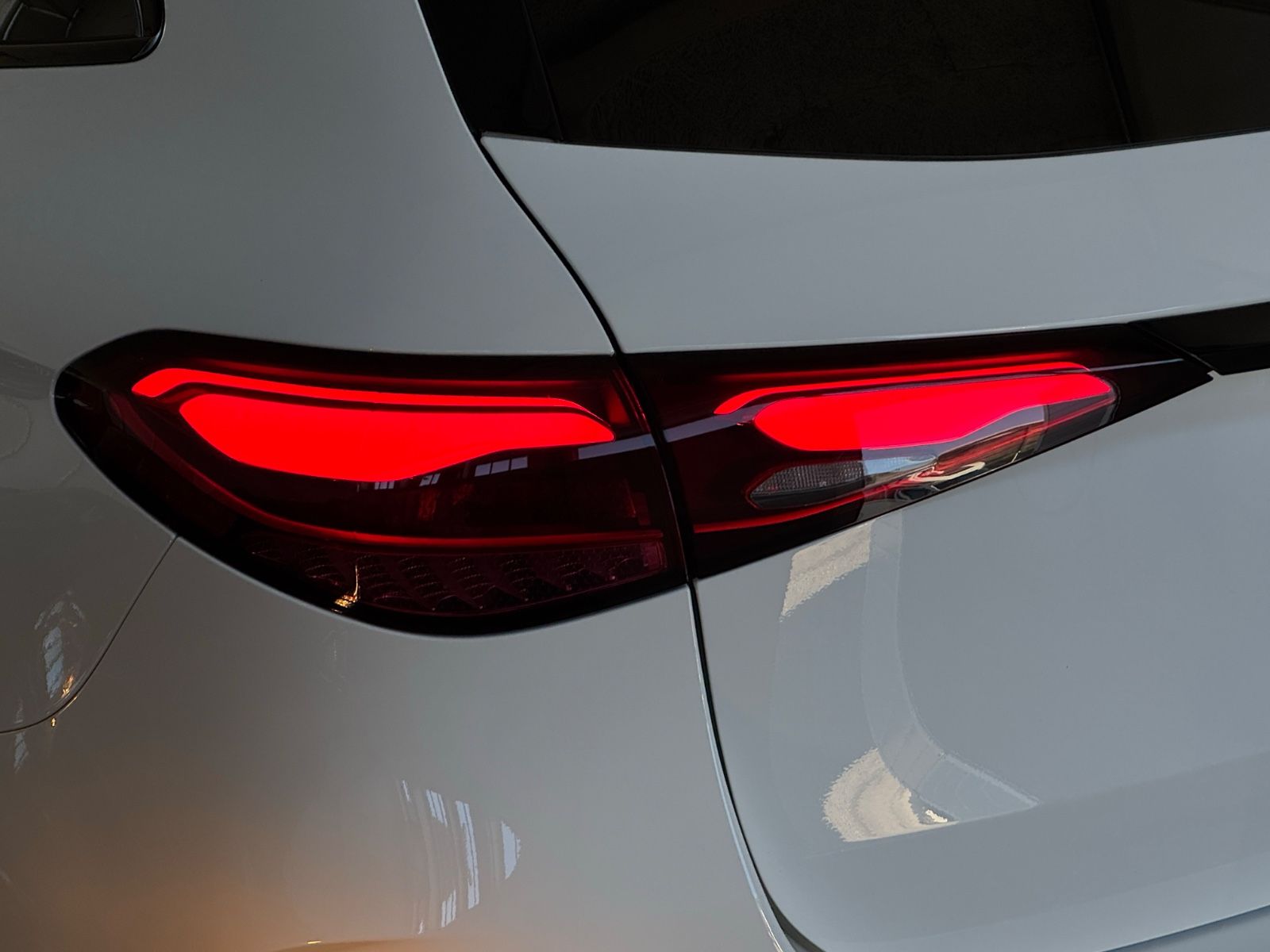 Fahrzeugabbildung Mercedes-Benz GLC 200 4M AMG + Pano Standhzg Burmester ACC AHK