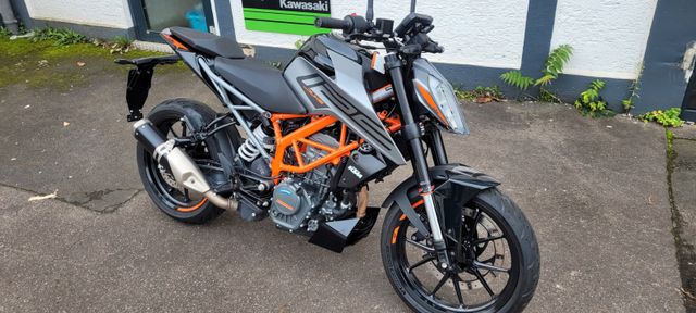 KTM 125 Duke  ABS Tiefergelegt unbelastet 800mm hoch