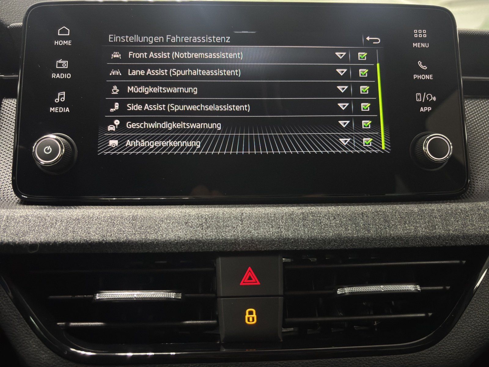 Fahrzeugabbildung SKODA Kamiq Tour 1,0 TSI 70 kW