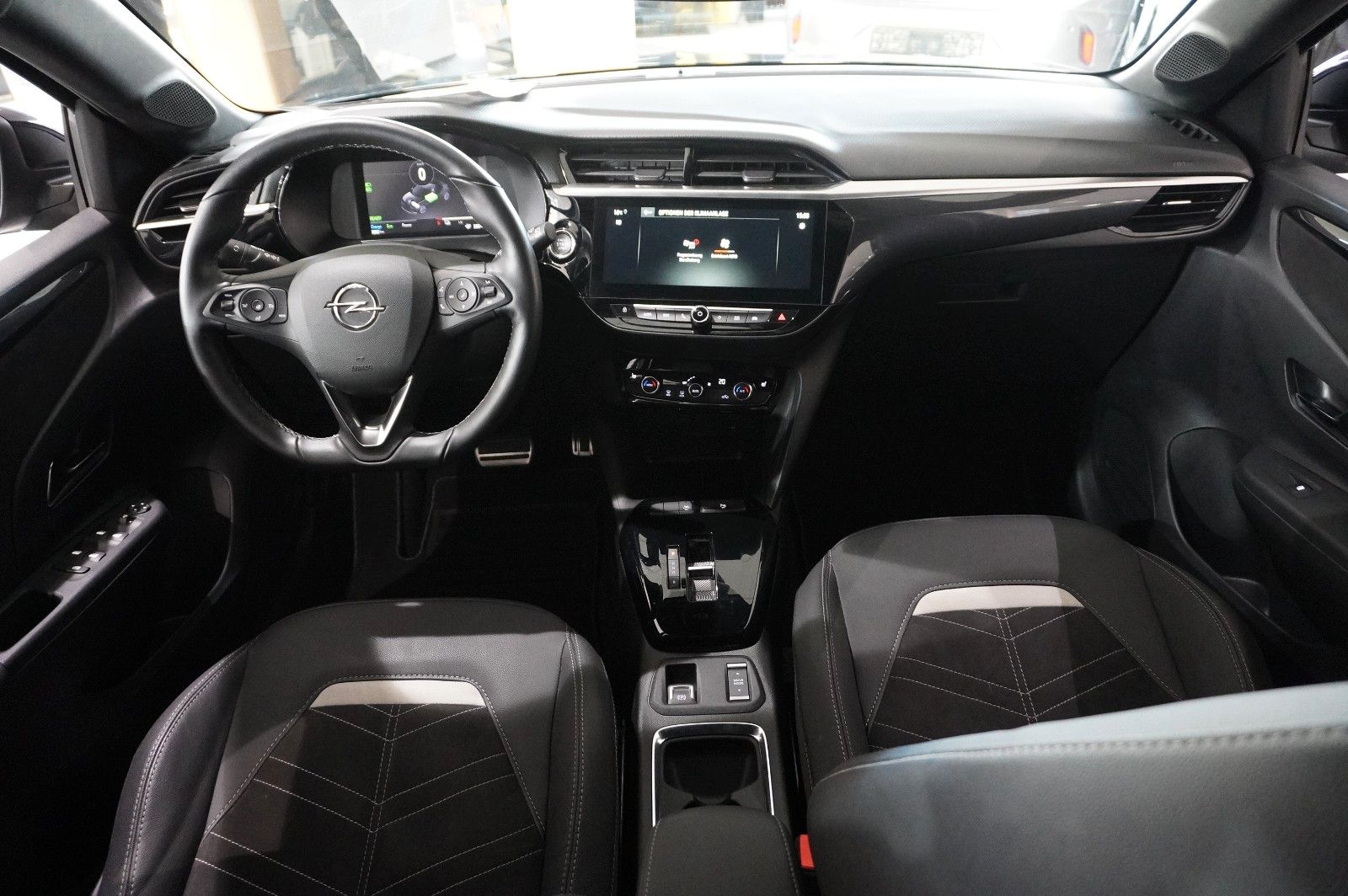 Fahrzeugabbildung Opel Corsa-e F GS SPORT 3-PHASIG NAVI/LED/KAMERA/VIRT