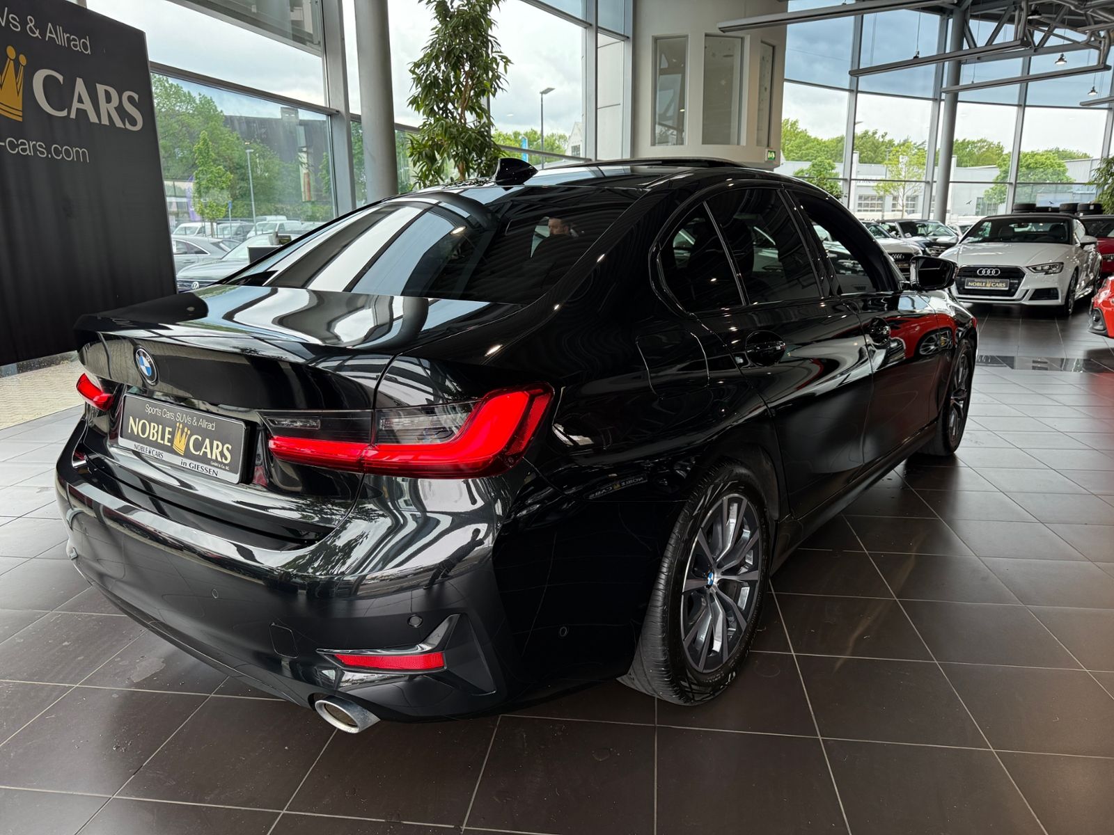 Fahrzeugabbildung BMW 320i  Sport Line GSD ACC HUD LASER 360°