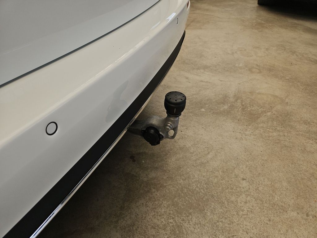 Fahrzeugabbildung Mercedes-Benz E 200 T Avantg. Distronic+ AHK Navi LED KAM SHZ