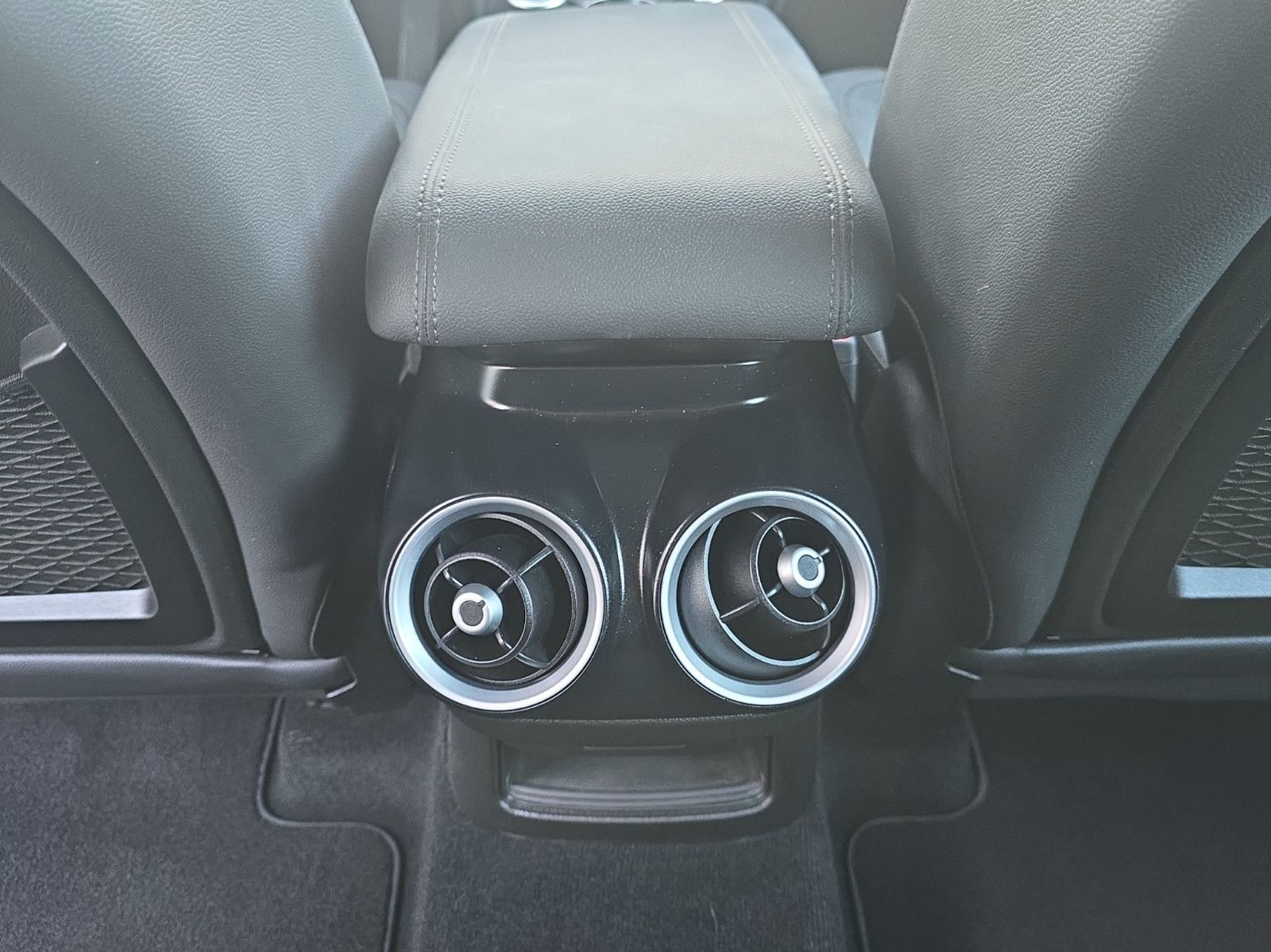 Fahrzeugabbildung Alfa Romeo Stelvio Super Q4 NAVI LEDER AUTOMATIK M+S