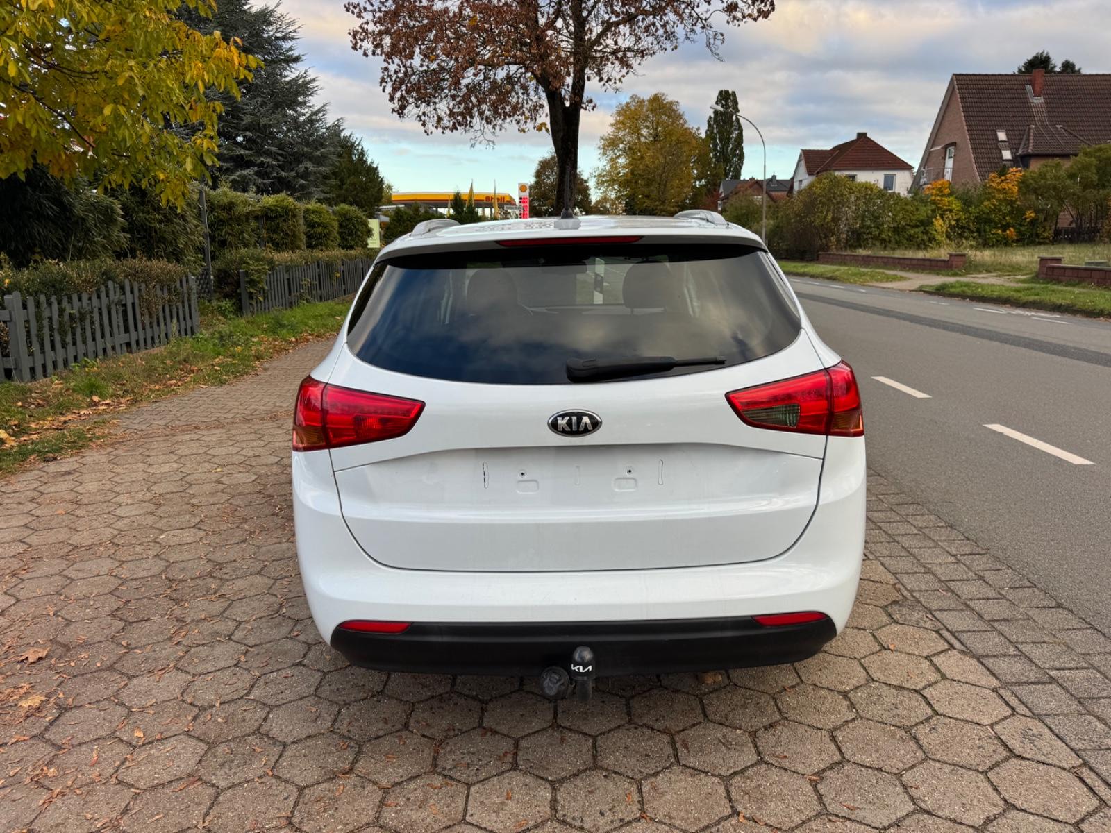 Kia cee'd 2012 — photo 7