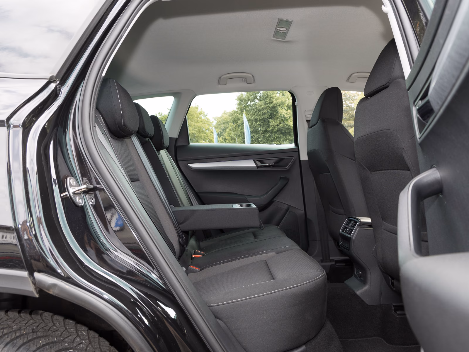 Skoda Karoq 1.0 TSI Tour KESSY REARVIEW LED PDC SITZHZ