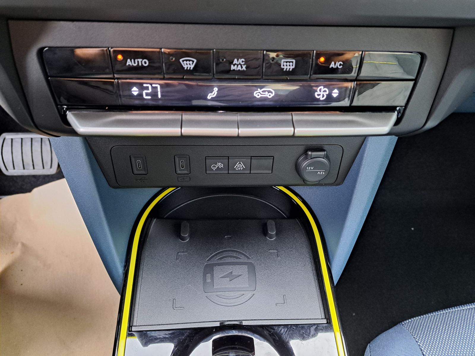 Fahrzeugabbildung Fiat Grande Panda La Prima Hybrid AUTOM. SITZHEIZUNG