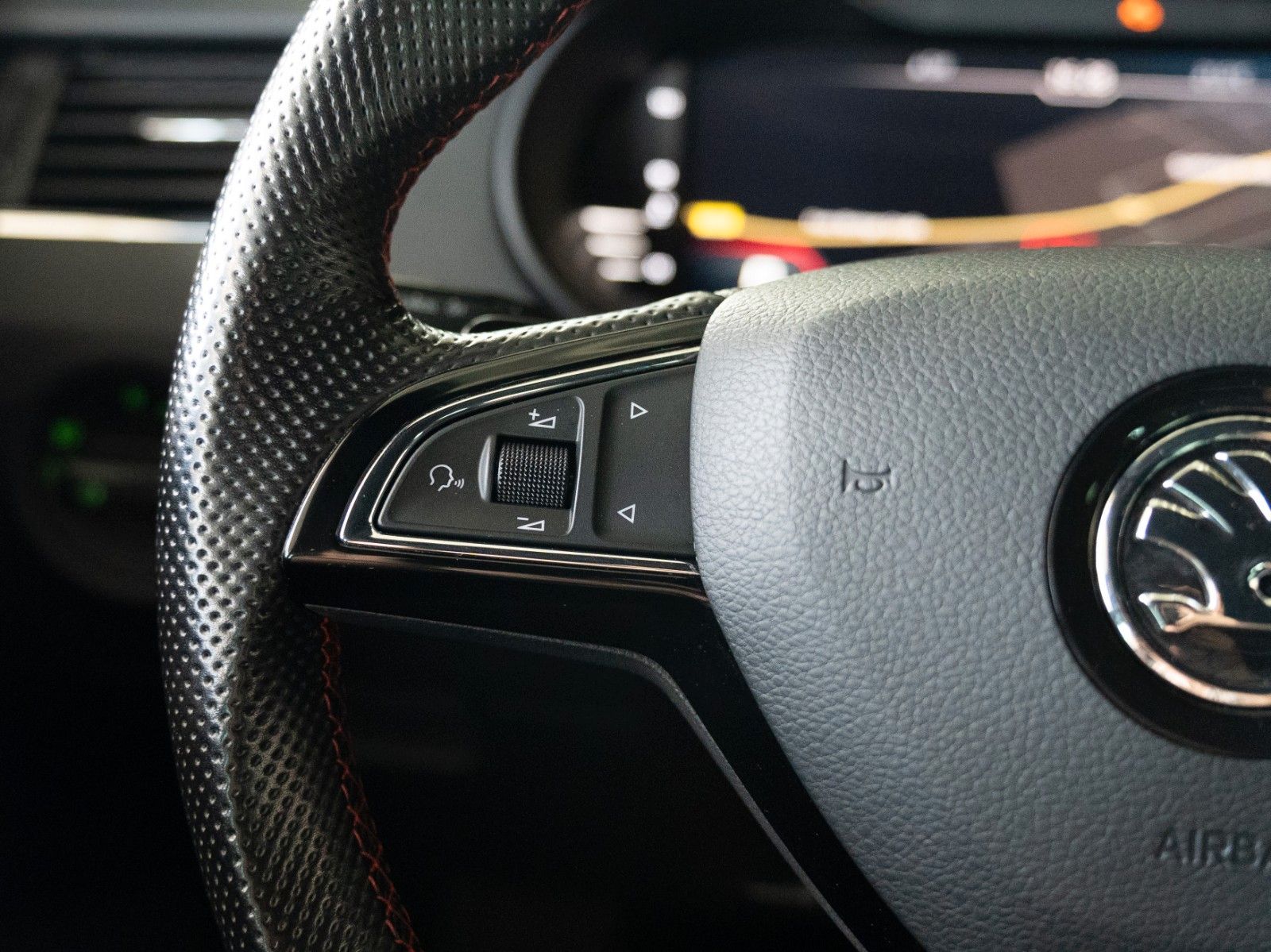 Fahrzeugabbildung SKODA Octavia Combi RS 4x4 AUTOM./SITZHZG./KAMERA