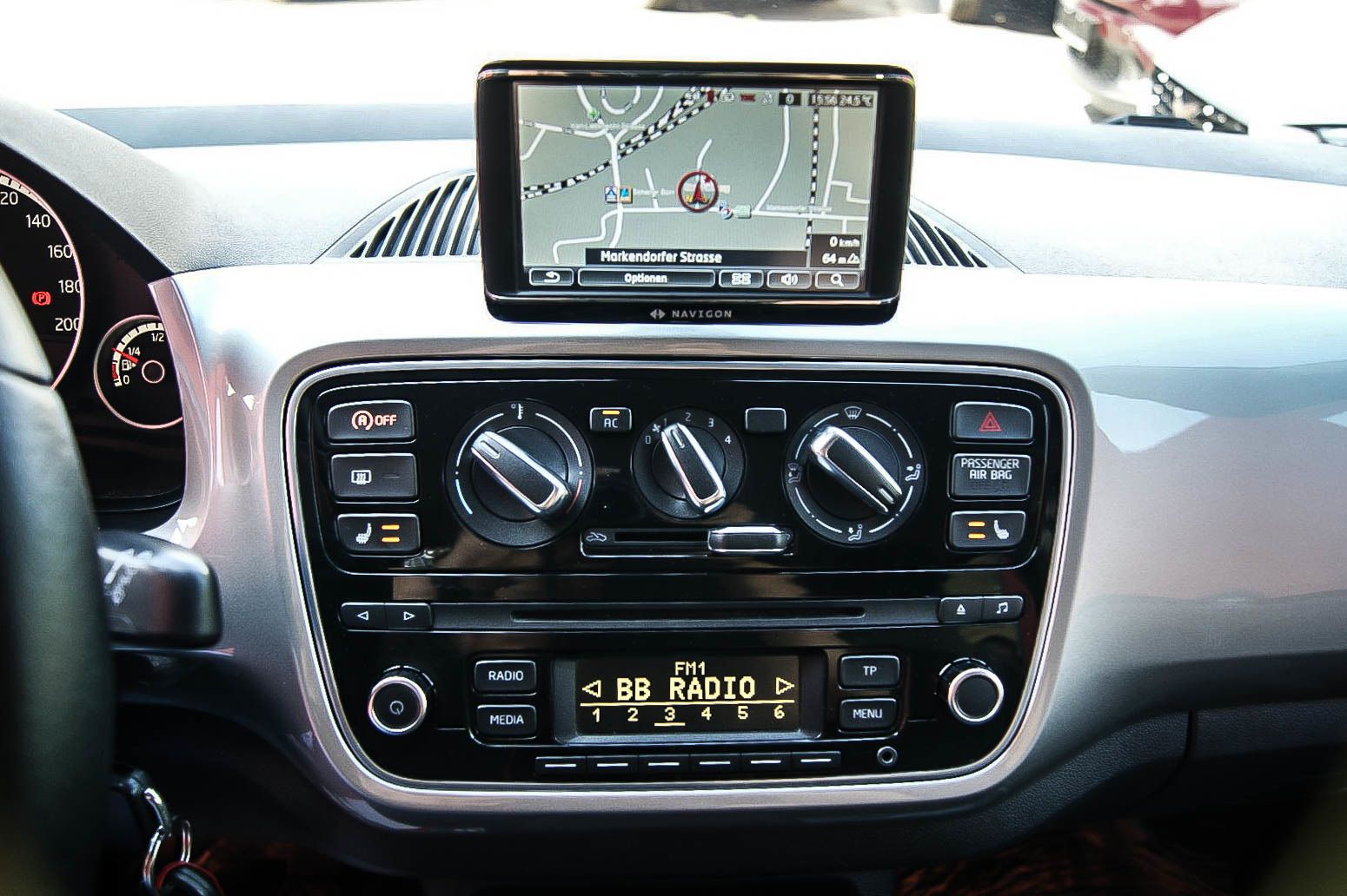 Fahrzeugabbildung Volkswagen up! high up BMT NAVIGATION KLIMA SITZHEIZUNG ALU