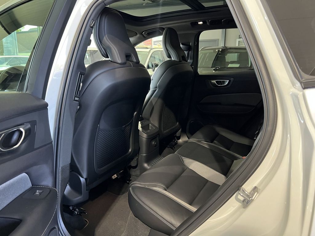 Volvo XC60 T6 R-Design Recharge AWD ACC AHK Kamera LED