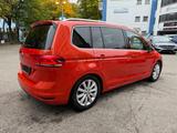 Volkswagen Touran Highline NAVI-LED-EUR6-SHZ-TEMPO-TÜV-NEU - VW Touran Gebrauchtwagen in München