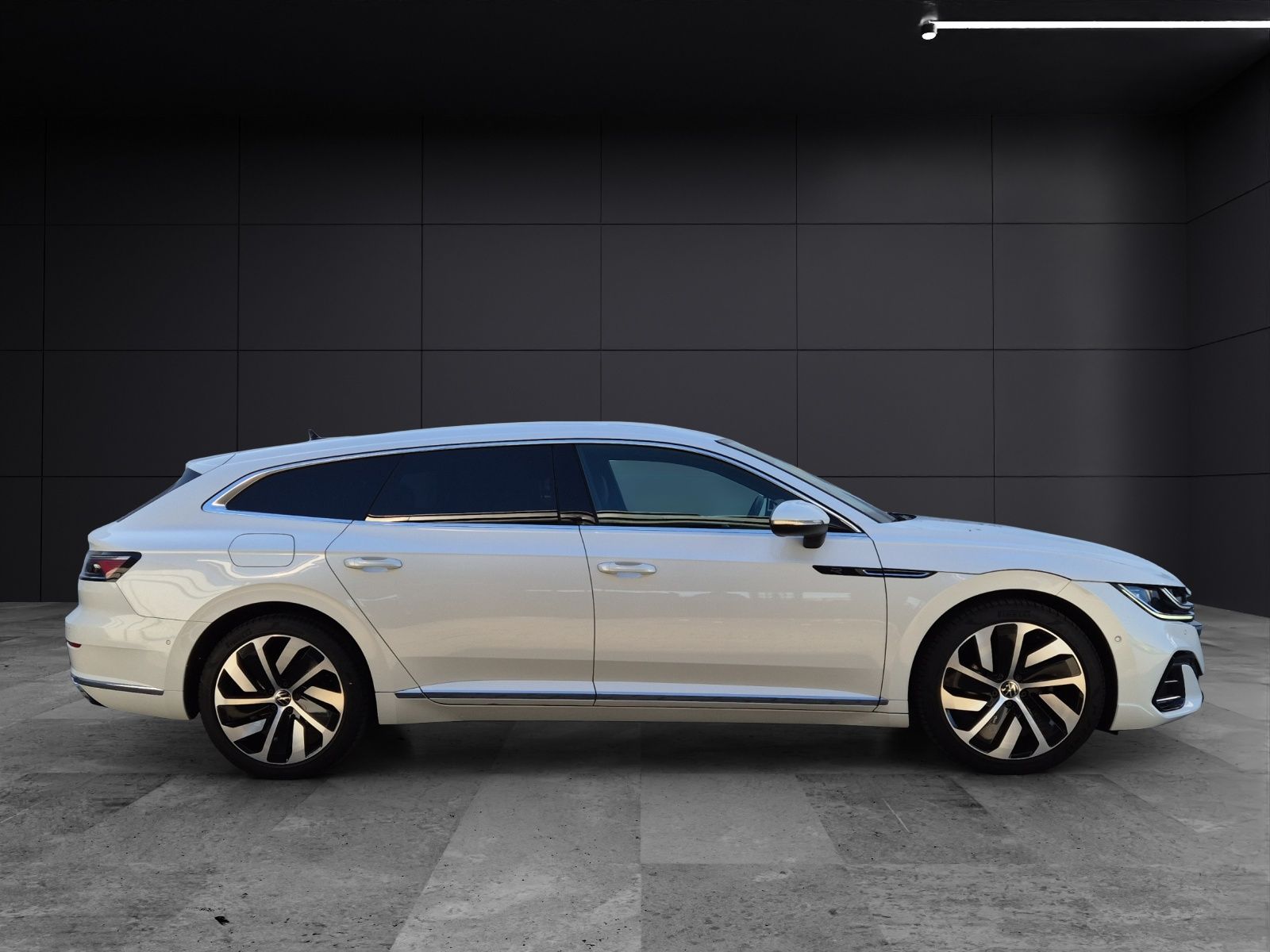 Fahrzeugabbildung Volkswagen Arteon SB TSI R-Line DSG Matrix AHK Navi AID ACC