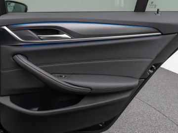 Fahrzeugabbildung BMW 530e M Sport Kamera Laser HUD DAB HiFi Komfort