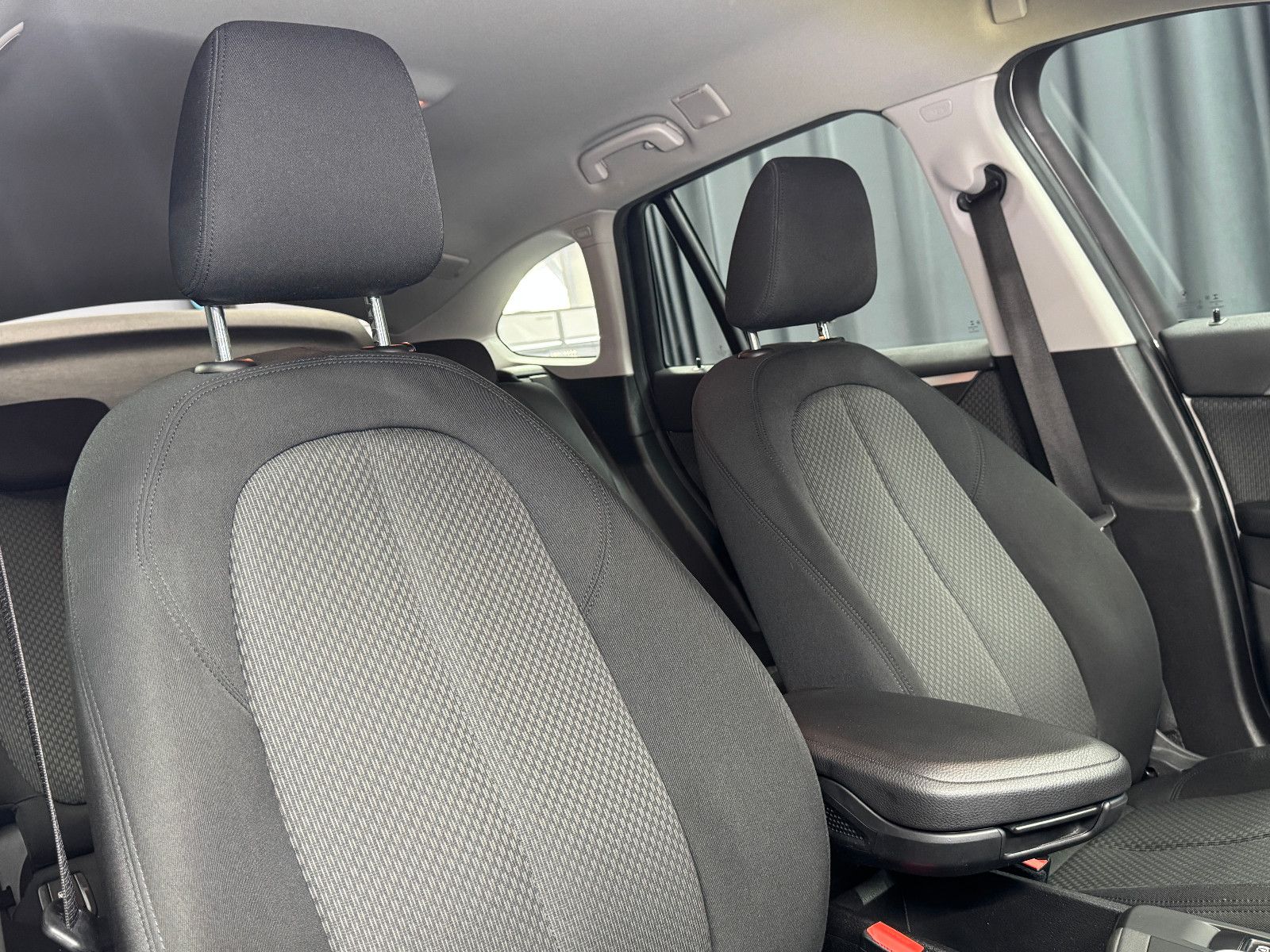 Fahrzeugabbildung BMW X1 xDrive 25e Advantage |AHK|PANO|AUTOMATIK|LED