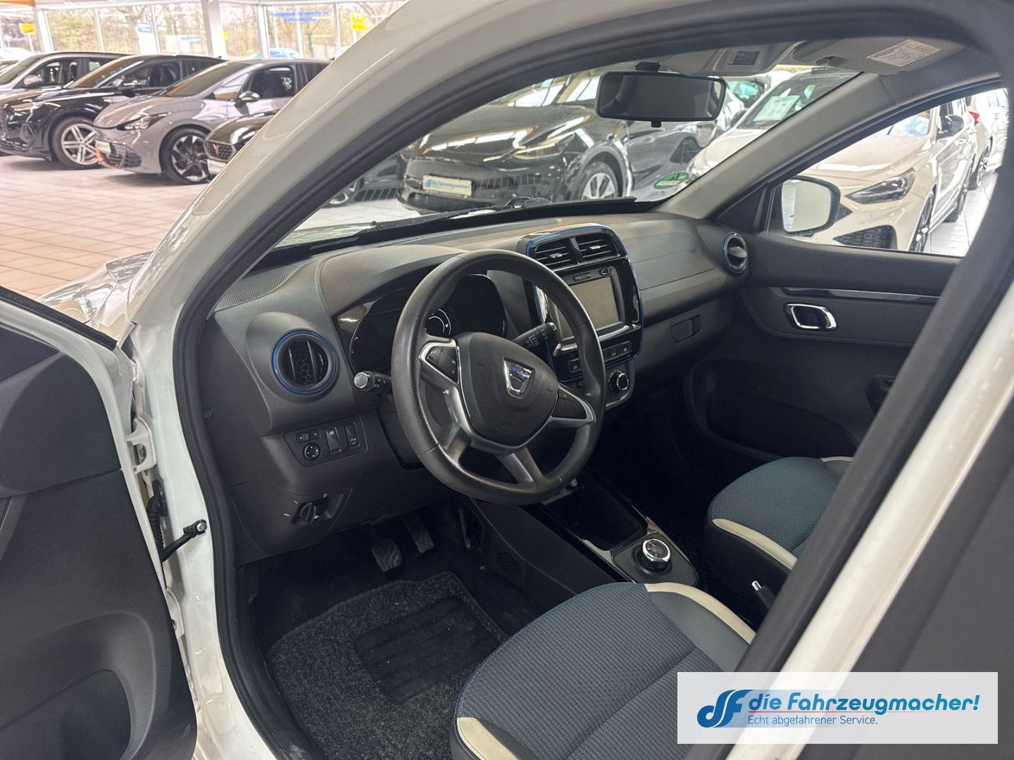 Fahrzeugabbildung Dacia Spring Electric Comfort Plus *FRONTSCHADEN