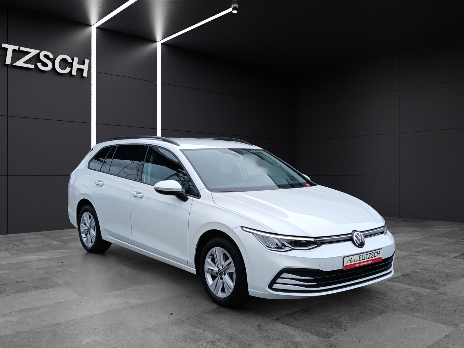 Fahrzeugabbildung Volkswagen Golf VIII Variant TSI Life LED Navi AID ACC PDC