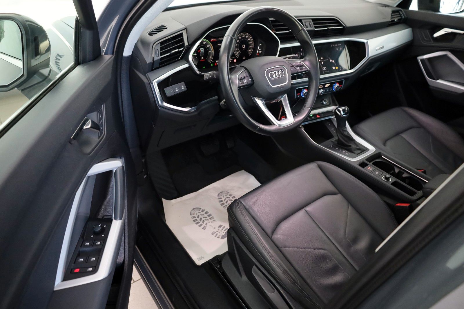 Fahrzeugabbildung Audi Q3 Sportback 45 TFSIe Leder,Navi,LED,Kam,Apple