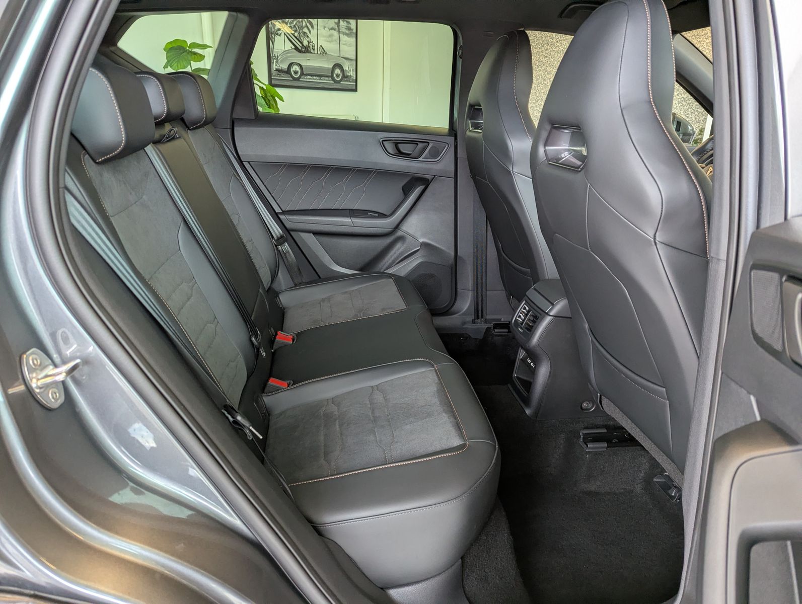 Fahrzeugabbildung CUPRA Ateca 1.5 TSI DSG Business-Plus AHK-Vorb. 19"