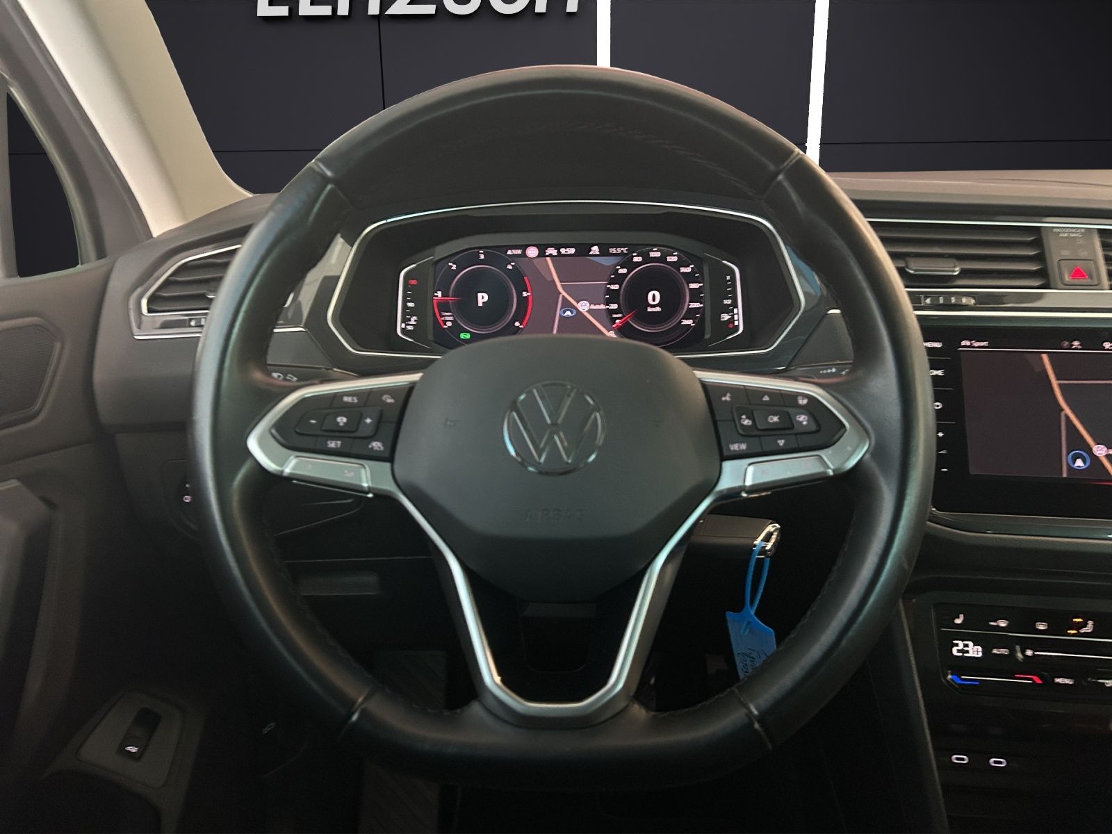 Fahrzeugabbildung Volkswagen Tiguan TDI Elegance DSG 4Mo Matrix AHK Navi AIF´