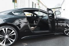 Fahrzeugabbildung Aston Martin V12 Vantage Carbon Black Edition *MwSt / Manual*