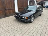 BMW E34 540i Touring - BMW 5 Series: Kombi, E34
