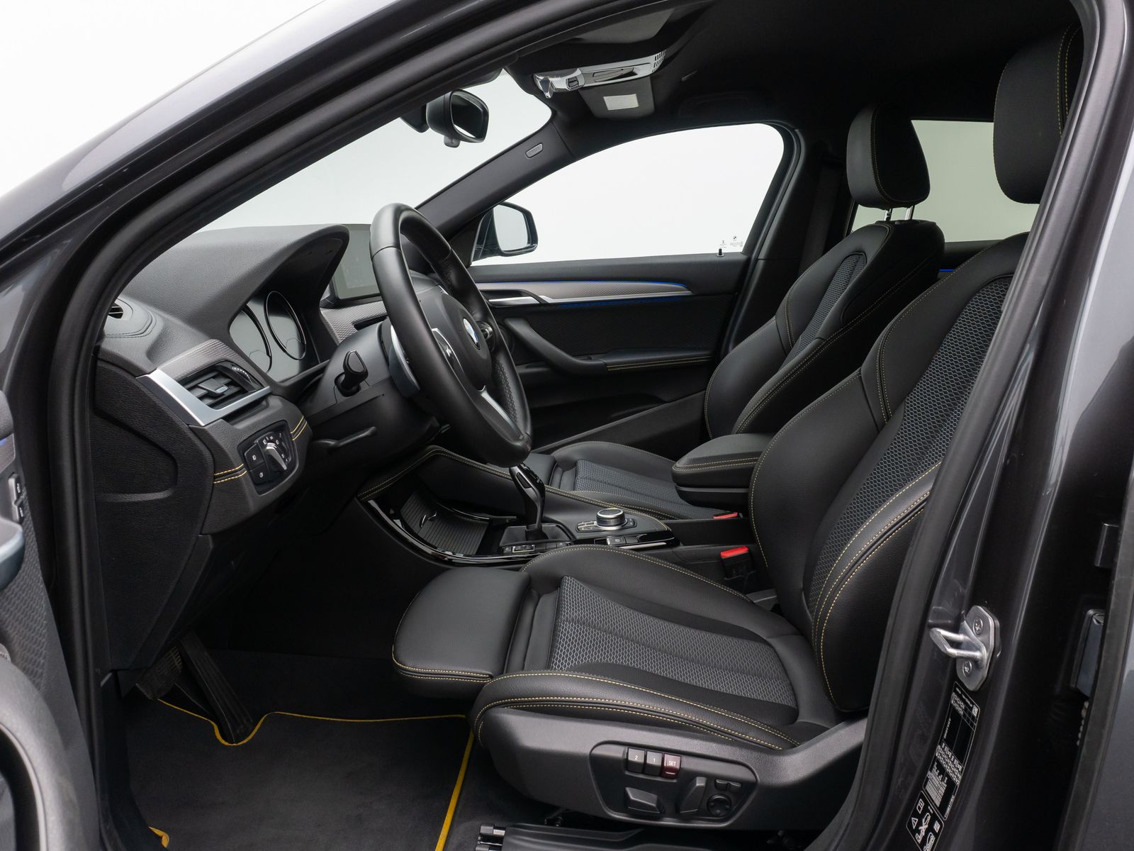 Fahrzeugabbildung BMW X2 xD20d M Sport Navi+ Alarm DAB HUD H/K 19Zoll