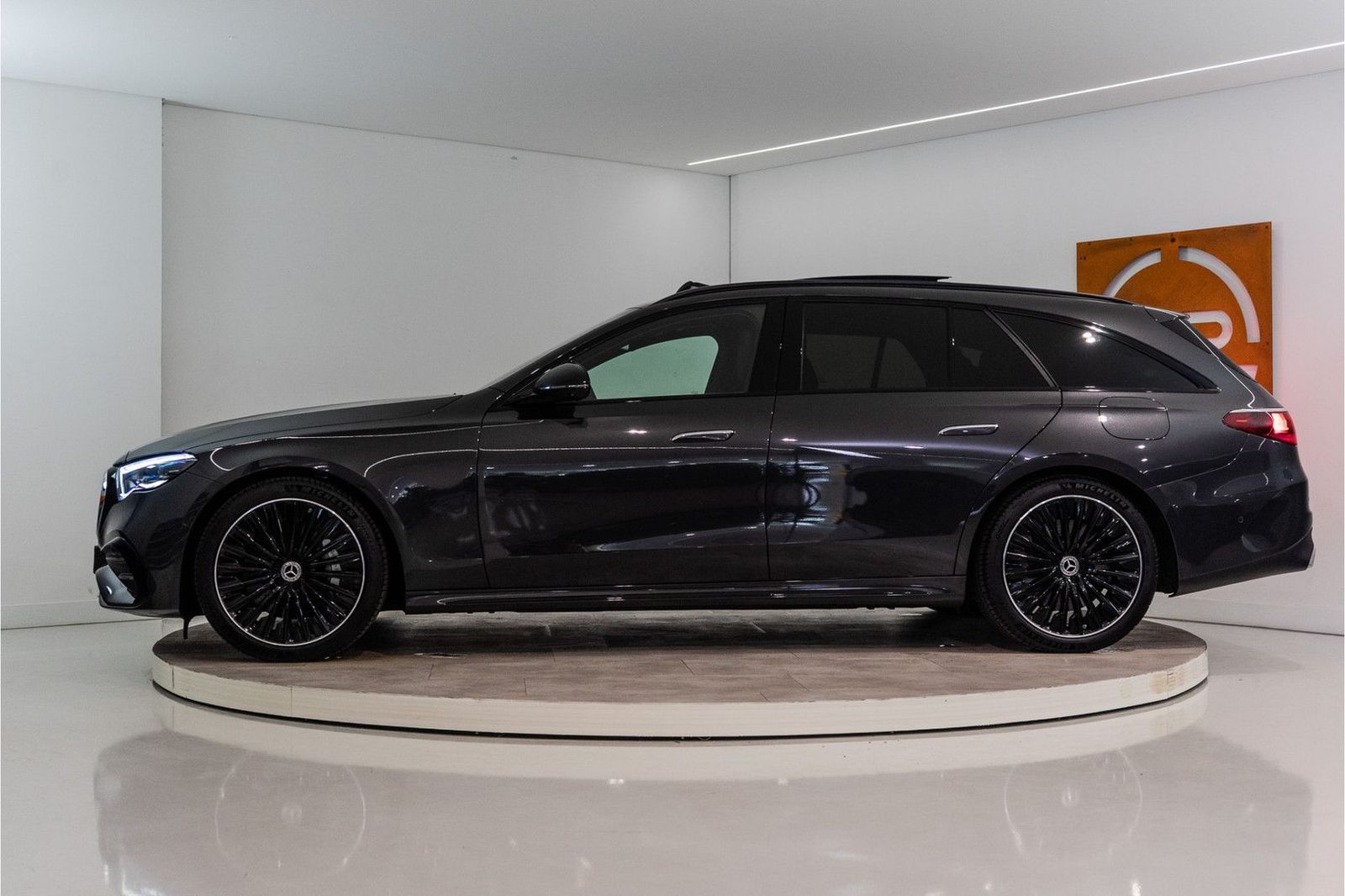 Mercedes-Benz E 300 Estate e Premium+ AMG 313PK | Burmester | imagem 2