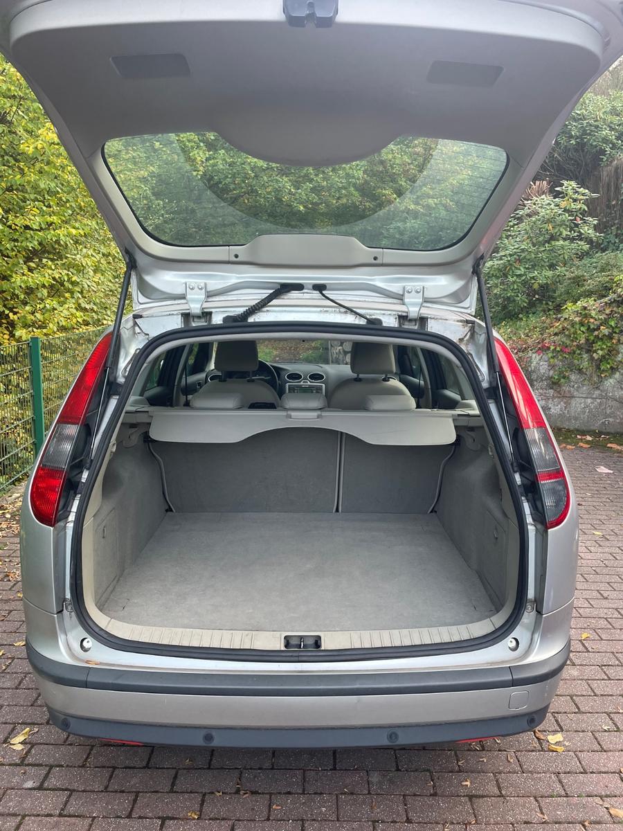 Ford Focus 2005 — photo 10