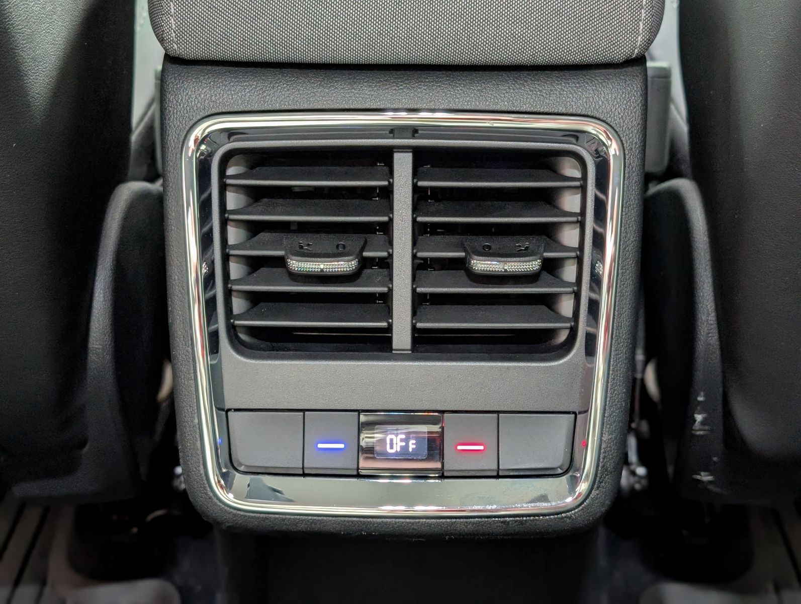 Fahrzeugabbildung SKODA Enyaq iV 80 Loft Convenience Paket+ ACC 82KWh1