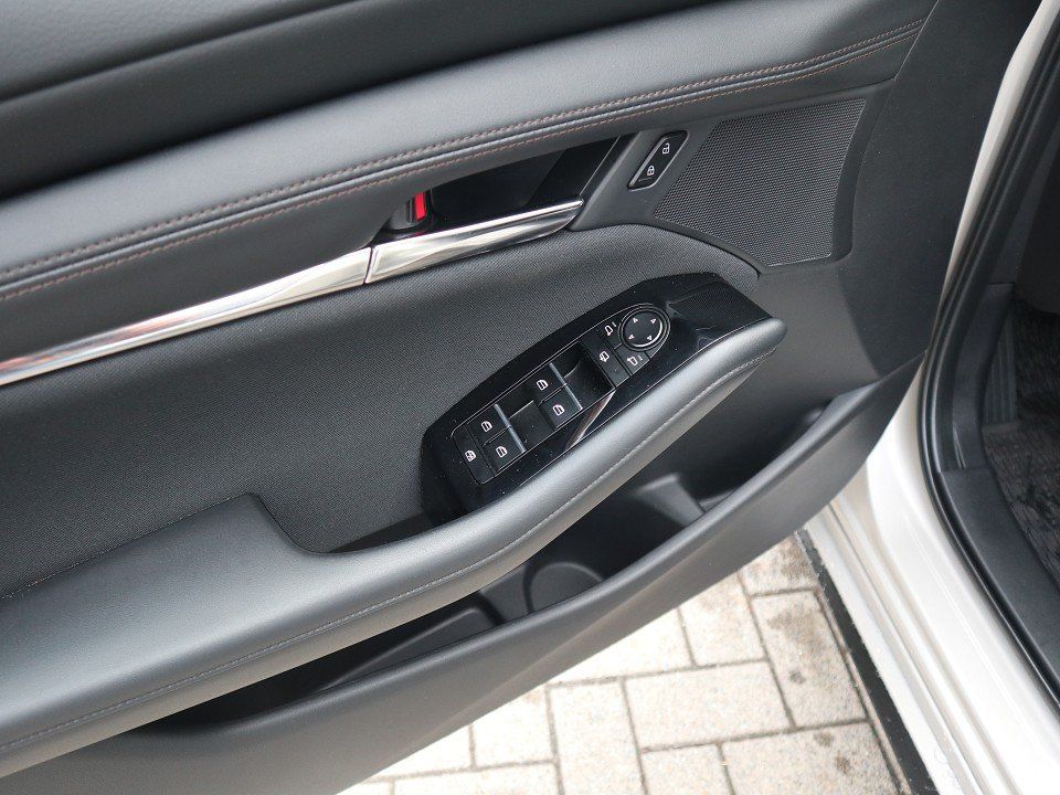 Fahrzeugabbildung Mazda 3 M-Hybrid Selection G-150 NAVI ACAA HUD SHZ RFK