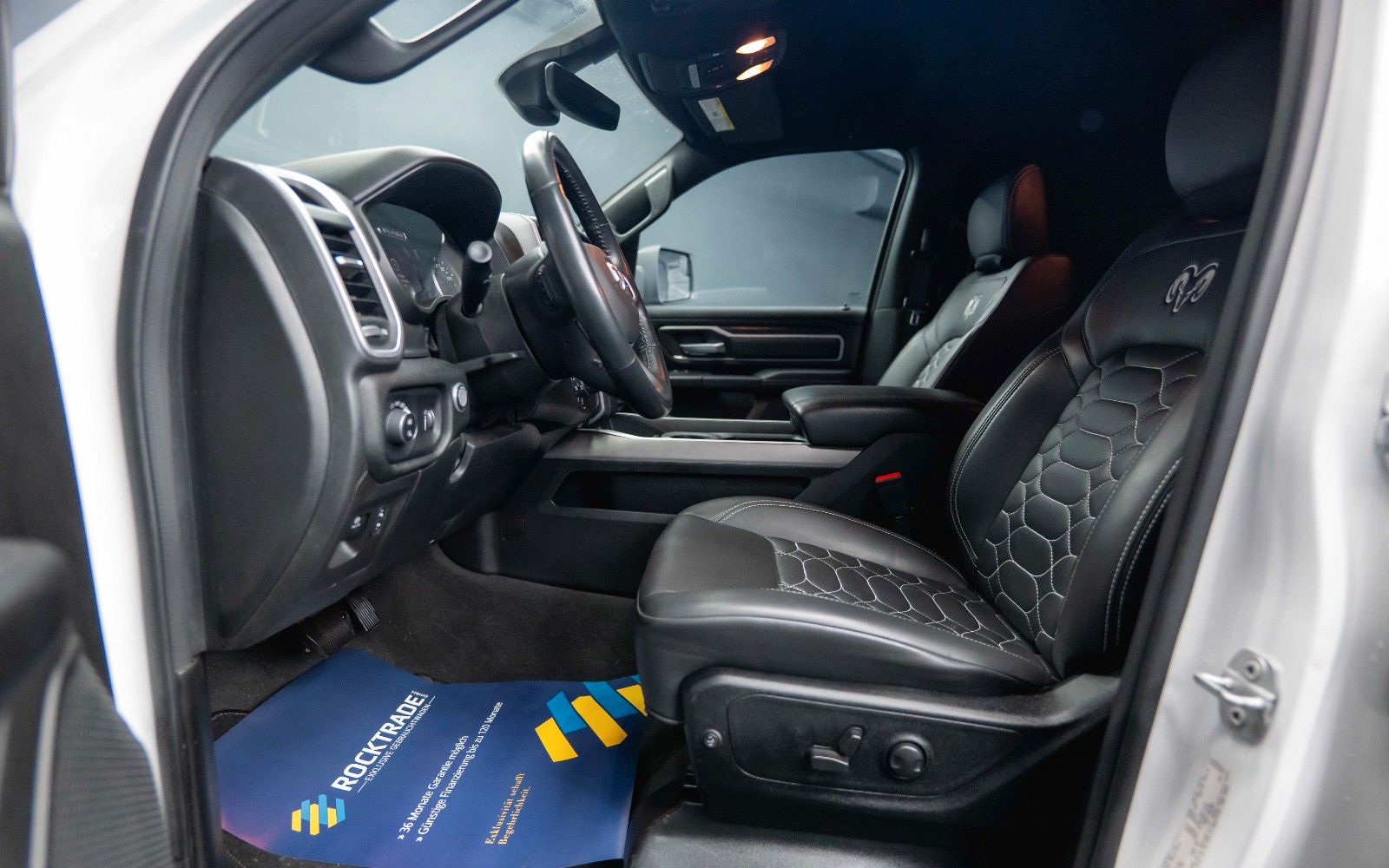 Fahrzeugabbildung Dodge RAM 5.7 V8 HEMI 4x4 LPG Offroad Night-Paket