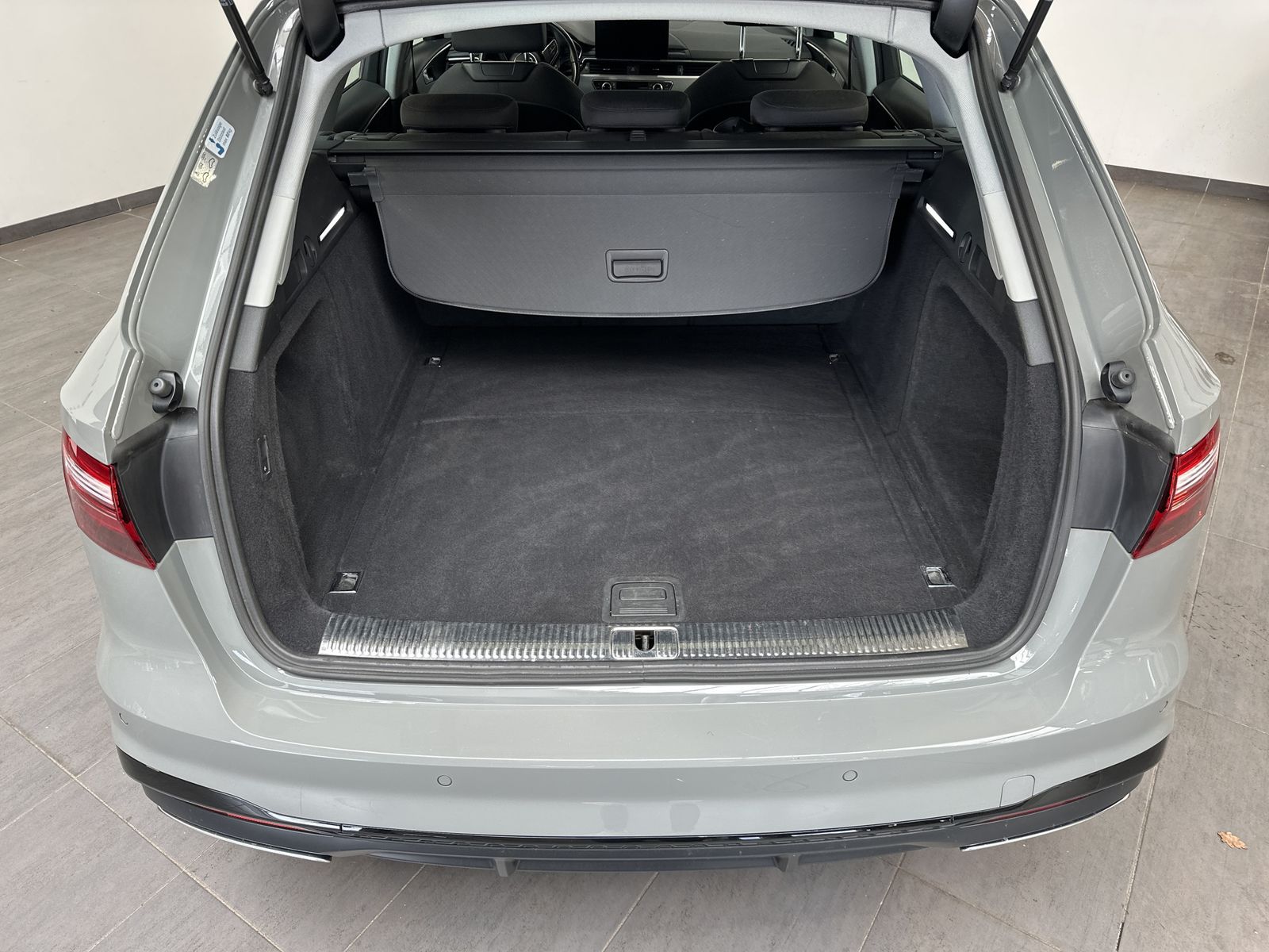 Fahrzeugabbildung Audi A4 Avant Avant 40 TDI S-Line Black LED+AHK+19ZO