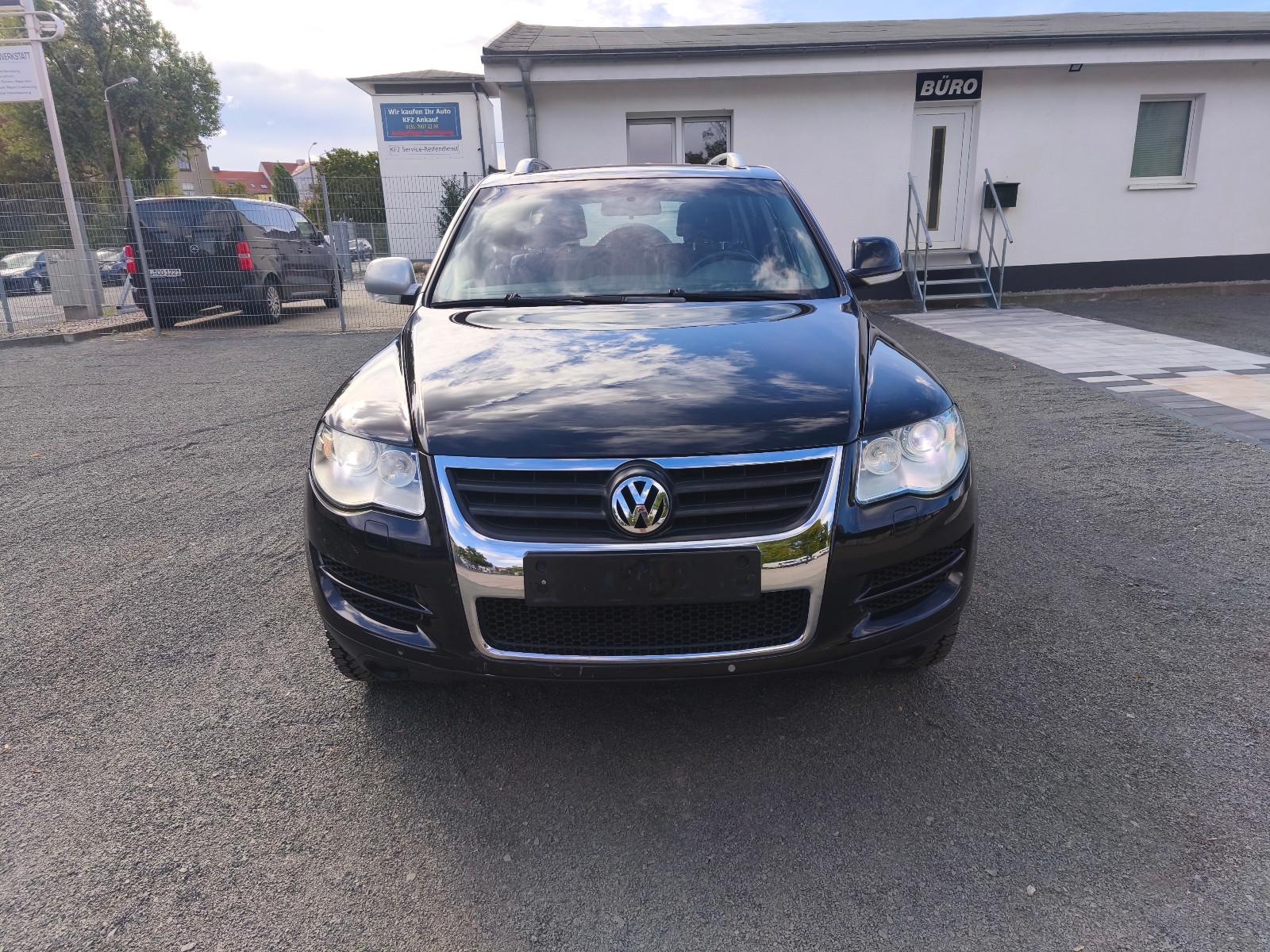 Volkswagen Touareg 2010 — rear view