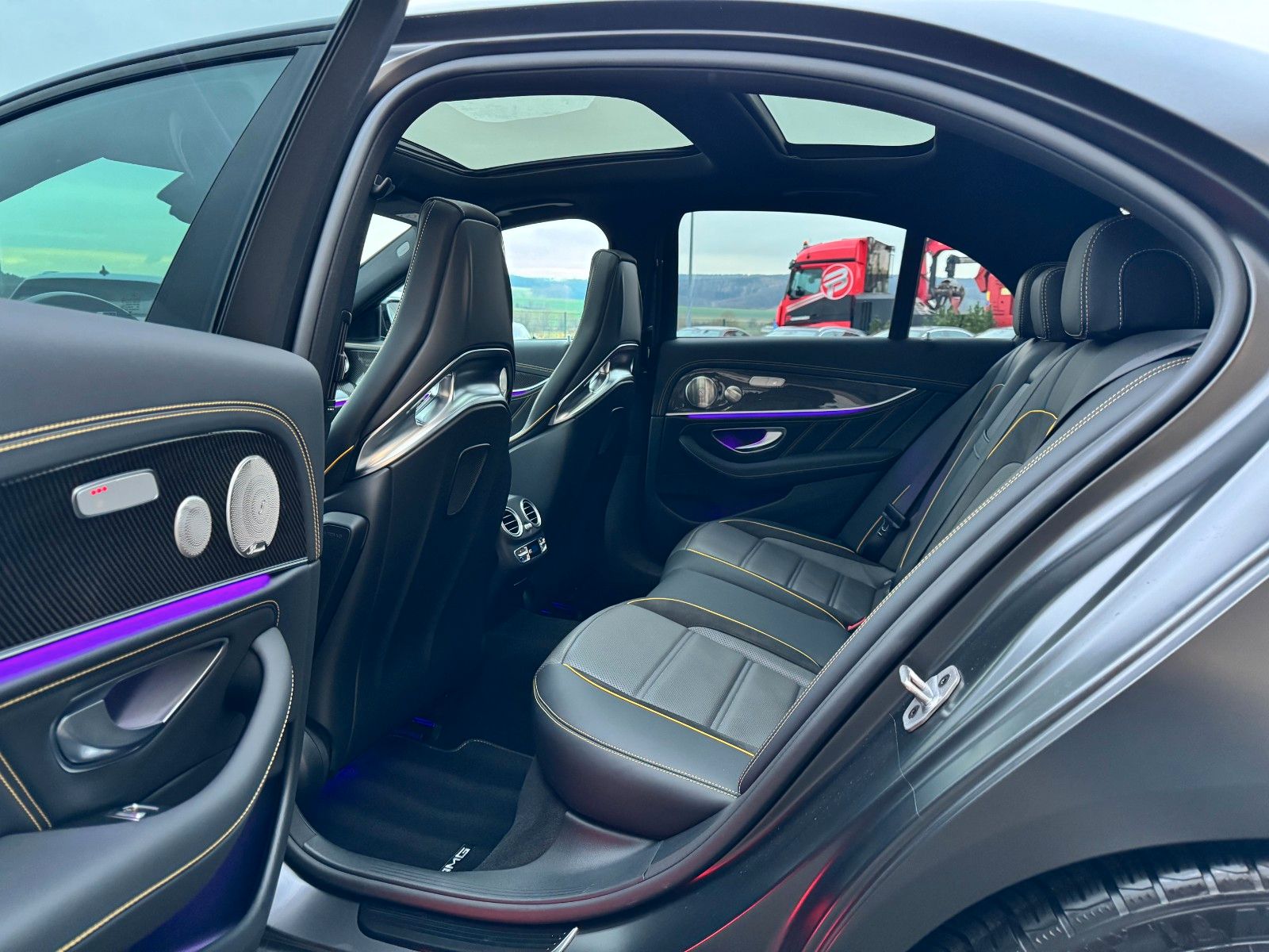 Fahrzeugabbildung Mercedes-Benz E 63 AMG S FinalEd+Pano+Burm+STH+Memory+HUD