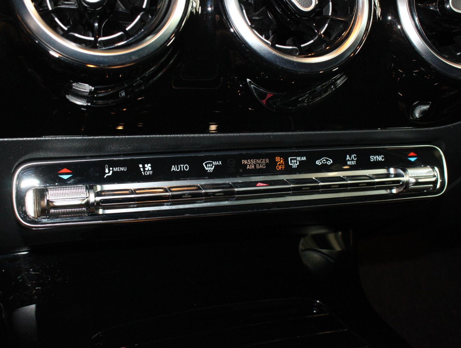 Fahrzeugabbildung Mercedes-Benz A 200 d Progressive Carbon+Wdescreen+Navi+Kamera