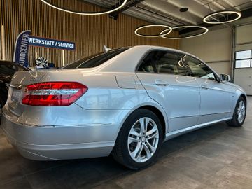 MYAUTOCENTER – Gebraucht- und Jahreswagen mit Werkstattservice in Pfaffenhofen Mercedes-Benz E 200 *AHK*Abstandstempo*Teilleder*Szhz*